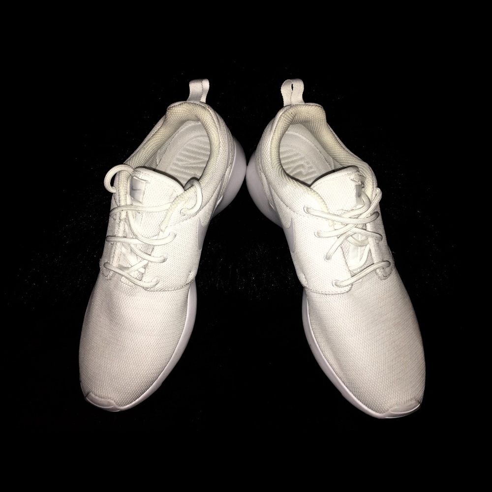 Nike Roshe One Sneakers